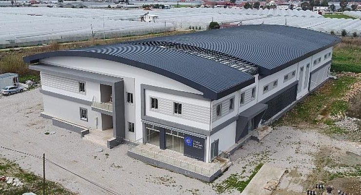 Kaş Ova Spor Salonu’nda inşaat bitti ikmal çalışmaları başladı