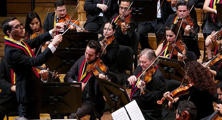 Venezuela Simon Bolivar Senfoni Orkestrası Bu Kez Genç Müzisyenler İçin Sahnede
