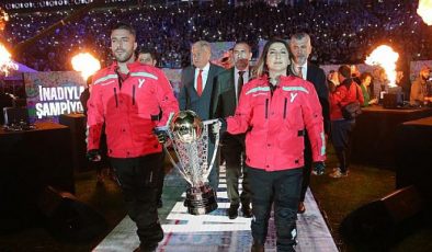 Trabzonspor’a Şampiyonluk Kupası’nı Yemeksepeti teslim etti