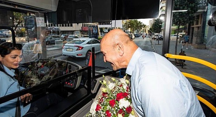 Başkan Soyer’den darp edilen kadın şoföre otobüsünde ziyaret