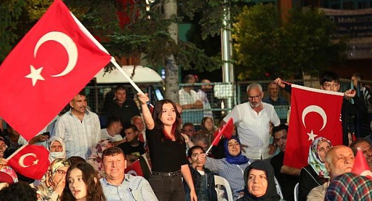 Bayrak Uğruna Türkiye Aşkına Gölcük Dimdik Ayakta