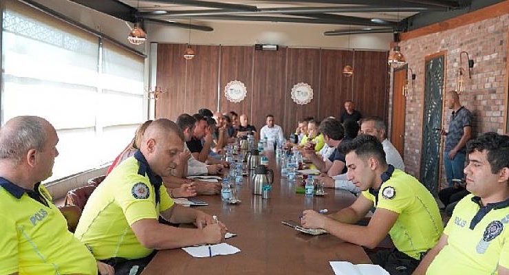 Kocaeli Büyükşehir Belediyesi Okul servis araçları için istişare toplantısı yapıldı