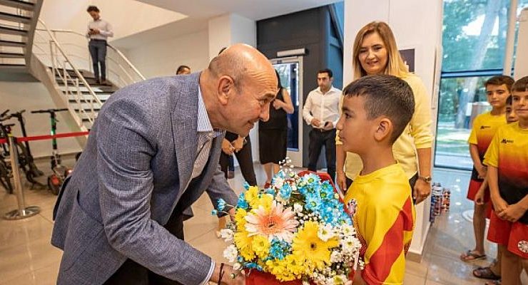 Mardinli çocuklar Başkan Soyer’i ziyaret etti