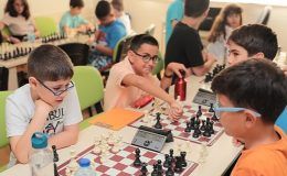 Aliağa Belediye Başkanı Serkan Acar, Geleceğin Satranç Şampiyonlarının Heyecanına Ortak Oldu